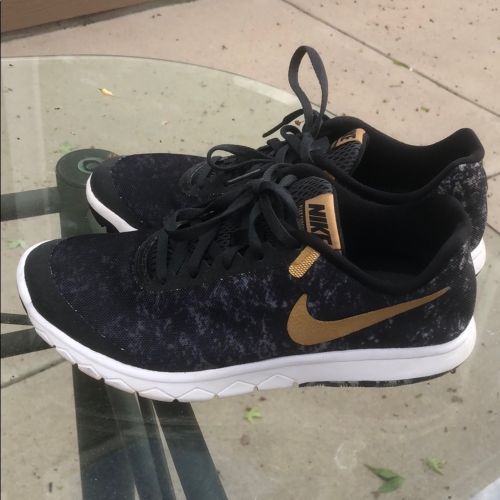VT2 Nike’s - Picture 2 of 2